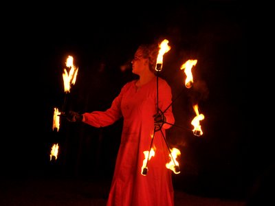 Compagnie Briselame - Celmis aux éventails de feu - spectacle « Le Roi de Feu »