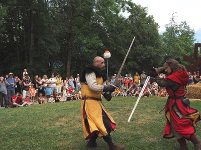 Combat à l'épée de la Compagnie Briselame lors des médiévales 2019 de Montbonnot (près de Grenoble)