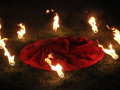 Compagnie Briselame, robe enflammée de Celmis dans « Le Roi de Feu »