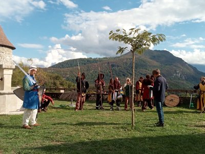 Compagnie Briselame, espace de tournage dans l'enceinte du chateau de Pomboz