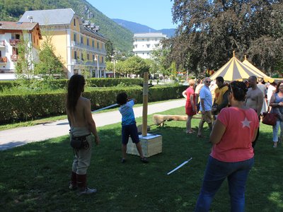 Compagnie Briselame - Initiation à l'épée d'un enfant apprenti chevalier