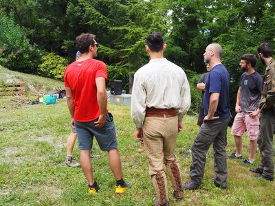 Préparation du terrain pour l'animation de la Compagnie Briselame à la Terrasse