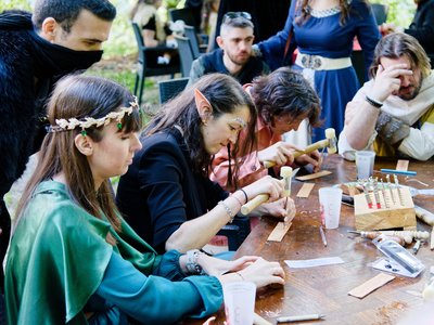 Atelier initiation au cuir repoussé par la Compagnie Briselame