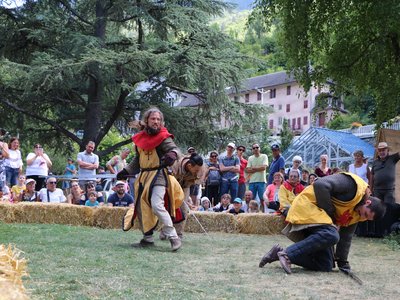 Compagnie Briselame, d'un coup d'épée l'un des combatants espère accéder au trone