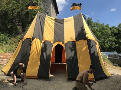 Montage de la tente médiévale
