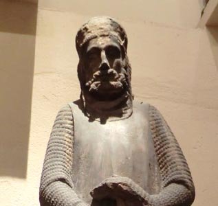 Statue de chevalier du 13e