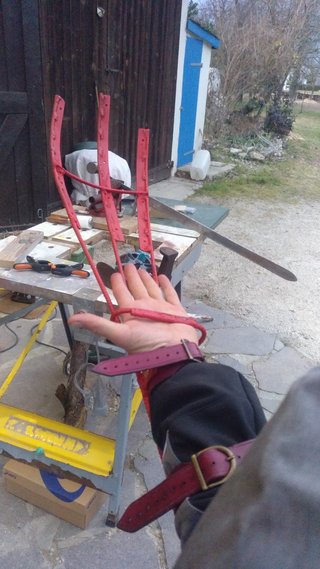 2023-02-22_173835 - attaches cuir.jpg