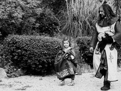 Escorte de la princesse par un chevalier de la Compagnie Briselame