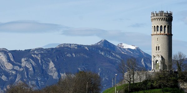 Récrée des momes à la Tour d'Avalon