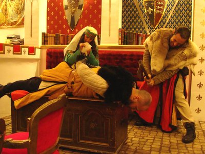 Dame Bertille pleurant l'exécution par décapitation d'un chevalier de la Compagnie Briselame à Courchevel