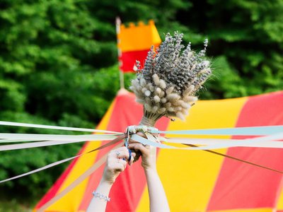 Bouquet de la mariée avec un jeu des rubans