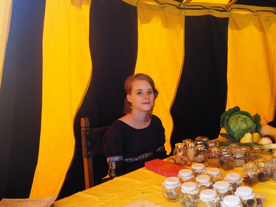 La Compagnie Briselame vous accueil sur son stand cuisine et médecine médiévales