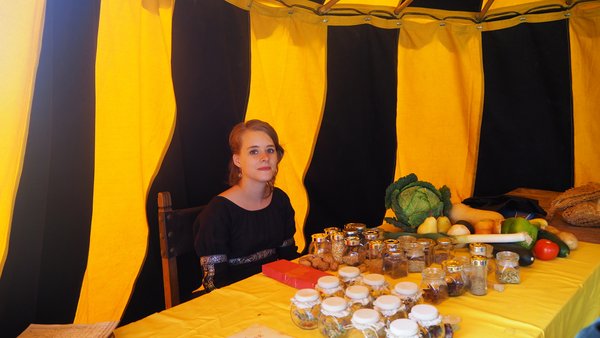 La Compagnie Briselame vous accueil sur son stand cuisine et médecine médiévales