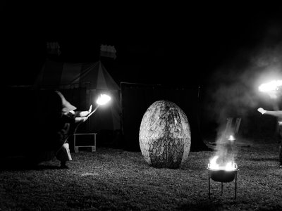 Compagnie Briselame - Les sorcières tentes de faire éclore l'œuf de Dragon