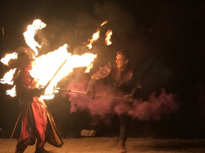 Combat de la créature de feu contre le vil Roi de Feu