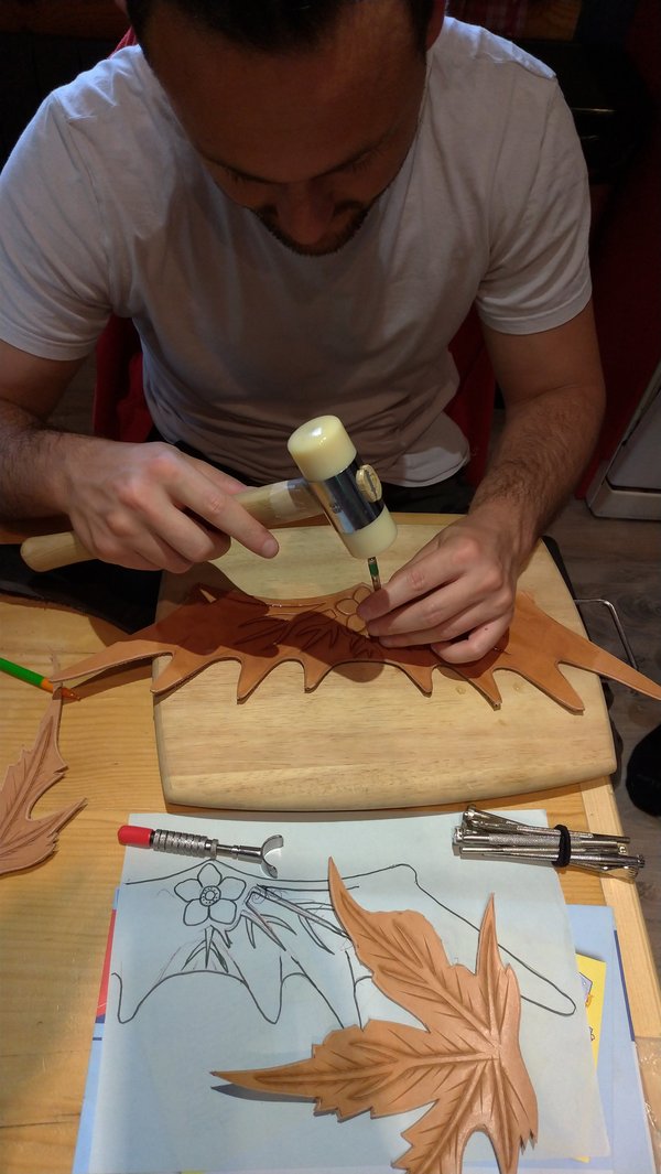 Compagnie Briselame - Repoussage du cuit de la coiffe de Celmis