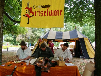 Compagnie Briselame, Médiévales de Montbonnot 2022, réparation cuir